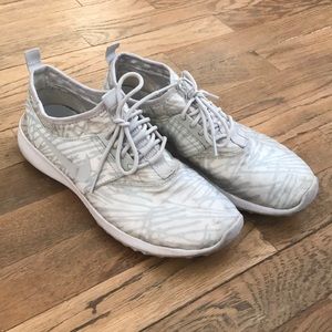 Nike Womens Tennis Shoe